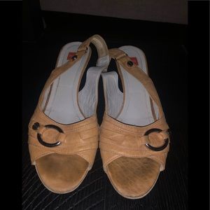 HUGO BOSS peep toe heels